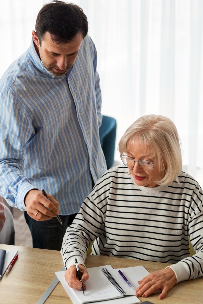 Advisor and retiree discussing Social Security strategy